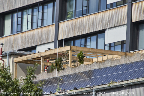 Achitektur_im_Plettzentrum_die Holzverkleidung_an_der_Fassade__MG_5039.jpg